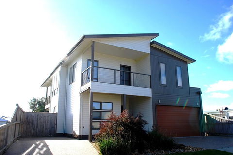 SURFSIDE LAKEVIEWS - FREE WIFI - Tourism Gold Coast 1