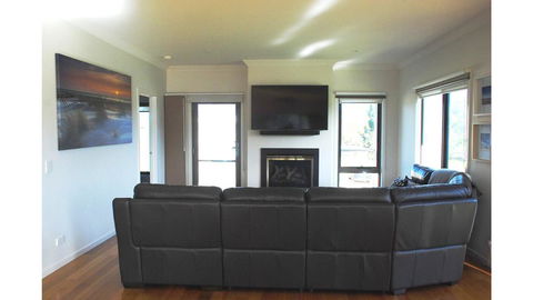 SURFSIDE LAKEVIEWS - FREE WIFI - Tourism Gold Coast 0