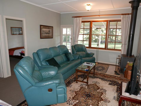 Sutton Forest Cottage - Tourism Gold Coast 2
