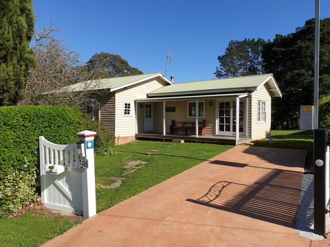 Sutton Forest Cottage - Tourism Gold Coast 1
