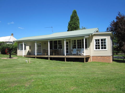 Sutton Forest Cottage - Tourism Gold Coast 3