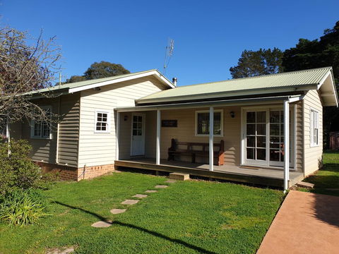Sutton Forest Cottage - Tourism Gold Coast 0