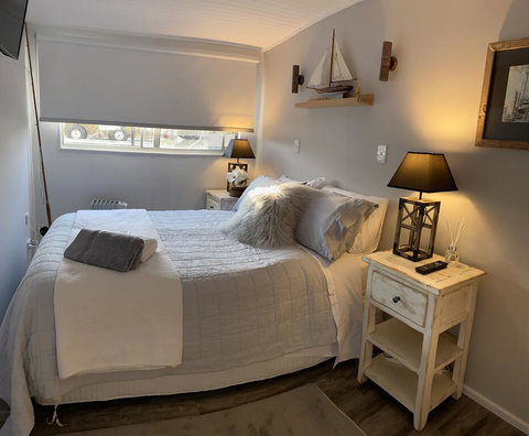 Swamp Fox Luxury 2BR Dutch Barge - Tourism Gold Coast 1