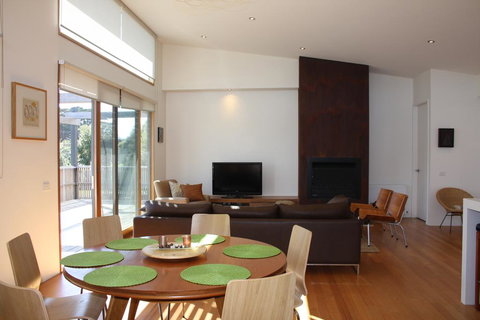 Swan-Sea - Tourism Gold Coast 2