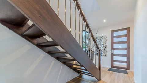 SWEEPING VIEWS - FREE WIFI & NETFLIX - PET FRIENDLY (OUTSIDE ONLY) - Tourism Gold Coast 2