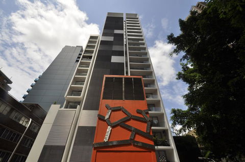 Sydney 1 Bed Modern Self Contained Apartment (402ALB) - Tourism Gold Coast 0
