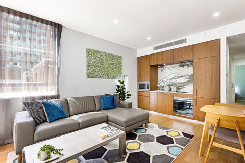 Sydney 1 Bed Modern Self Contained Apartment (402ALB) - Tourism Gold Coast 3
