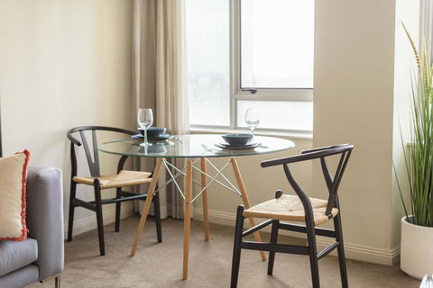 Sydney CBD 1 Bedroom Self-Contained Apartment With Spectacular Sydney Harbour View (1312 BRG) - Tourism Gold Coast 3