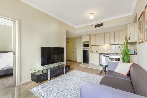 Sydney CBD 1 Bedroom Self-Contained Apartment With Spectacular Sydney Harbour View (1312 BRG) - Tourism Gold Coast 1