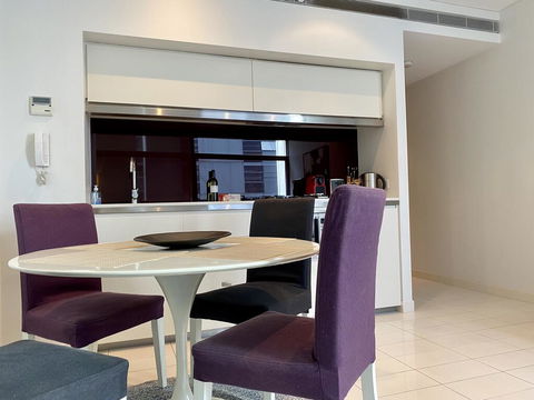 Sydney CBD Central Location - Spacious Apartment - Parking - Pool - Gym - Best Location - Tourism Gold Coast 2