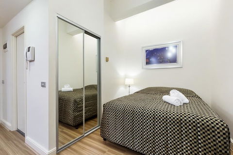 Sydney CBD Studio Apartment 503BRG - Tourism Gold Coast 3