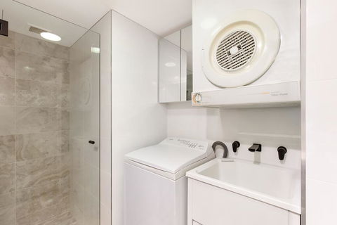 Sydney CBD Studio Apartment With Stunning View Of Darling Harbour (1704 KNT) - Tourism Gold Coast 2