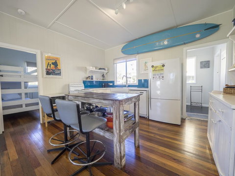 Tallowood Beachfront Cottage - Tourism Gold Coast 3