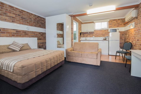 Tally Ho Motor Inn - Tourism Gold Coast 0