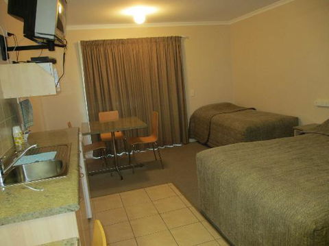 Tambo Mill Motel & Caravan Park - Tourism Gold Coast 3