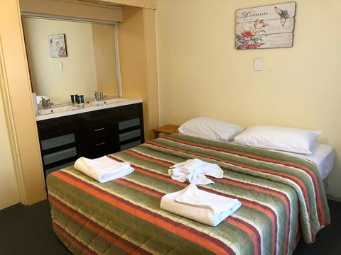 The Astor Hotel Motel - Tourism Gold Coast 0