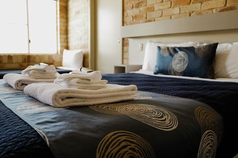 The Australian Hotel Motel - Tourism Gold Coast 0