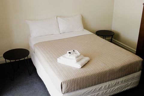 The Australian Hotel Motel - Tourism Gold Coast 2