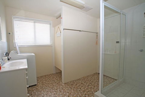 The Beach House In Berrara - Tourism Gold Coast 3