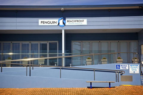 Penguin Beachfront Apartments - Tourism Gold Coast 17