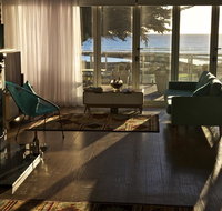 Penguin Beachfront Apartments - Gold Coast