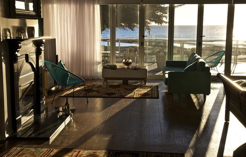 Penguin Beachfront Apartments - Tourism Gold Coast 0