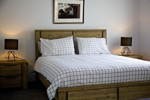 Penguin Beachfront Apartments - Tourism Gold Coast 25