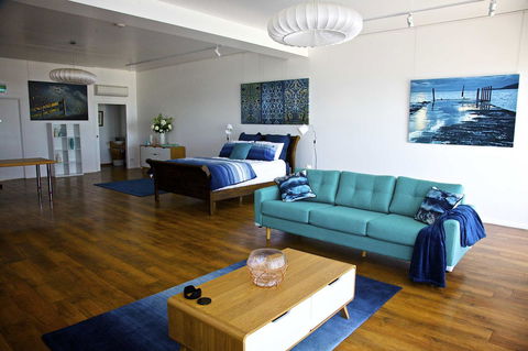 Penguin Beachfront Apartments - Tourism Gold Coast 3
