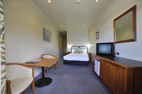 Strahan Village - Tourism Gold Coast 19