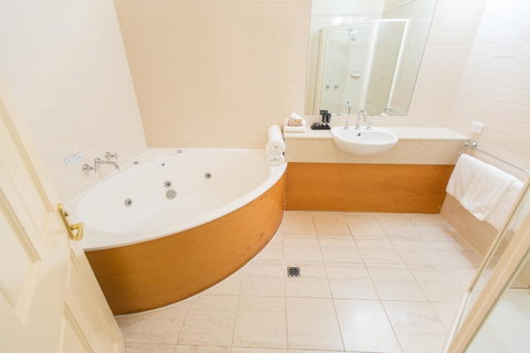 Strahan Village - Tourism Gold Coast 23
