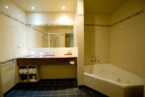 Strahan Village - Tourism Gold Coast 34