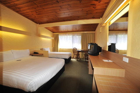 Strahan Village - Tourism Gold Coast 13