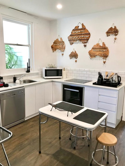 Devine Stays - Rupert #1 NOHO Art Apartment - Tourism Gold Coast 8