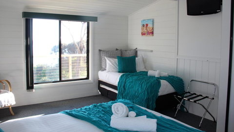KINGFISHER COTTAGE Beachfront At The Binalong Bay - Tourism Gold Coast 5