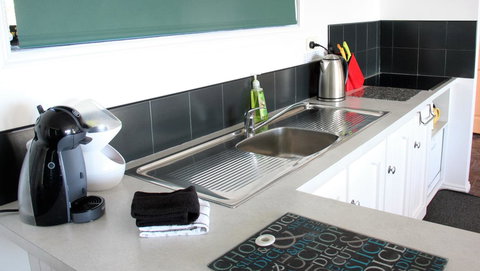 KINGFISHER COTTAGE Beachfront At The Binalong Bay - Tourism Gold Coast 18