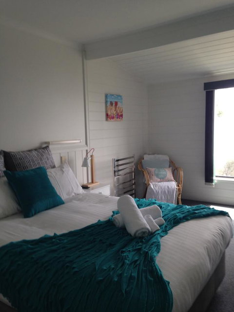 KINGFISHER COTTAGE Beachfront At The Binalong Bay - Tourism Gold Coast 23