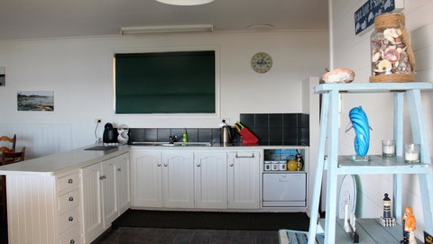 KINGFISHER COTTAGE Beachfront At The Binalong Bay - Tourism Gold Coast 20