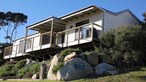 KINGFISHER COTTAGE Beachfront At The Binalong Bay - Tourism Gold Coast 0