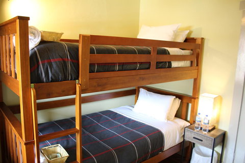 The Tasmanian Inn - Tourism Gold Coast 24