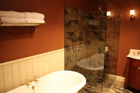 The Tasmanian Inn - Tourism Gold Coast 12