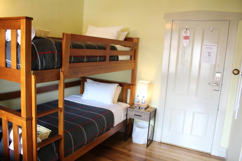 The Tasmanian Inn - Tourism Gold Coast 23