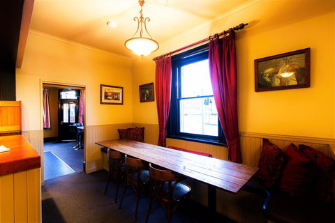 The Tasmanian Inn - Tourism Gold Coast 38