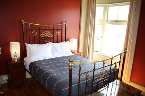 The Tasmanian Inn - Tourism Gold Coast 21