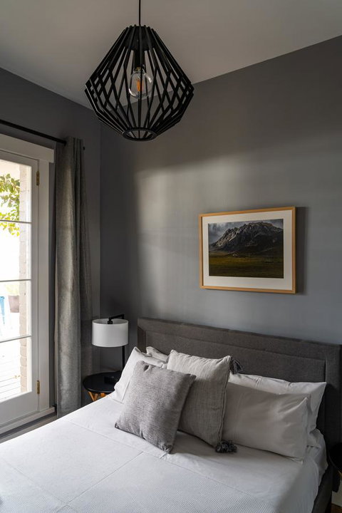 The Tasmanian Inn - Tourism Gold Coast 1