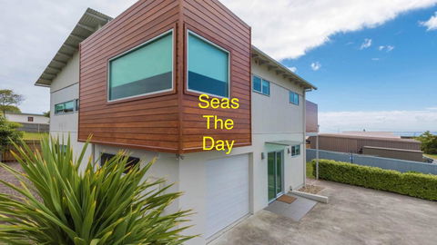Seas The Day - Seaside Getaway - Tourism Gold Coast 1