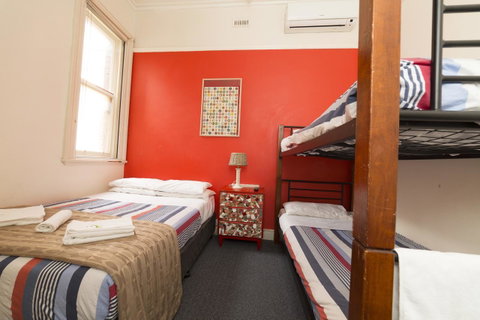 The Brunswick Hotel - Tourism Gold Coast 3