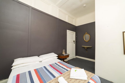 The Brunswick Hotel - Tourism Gold Coast 13