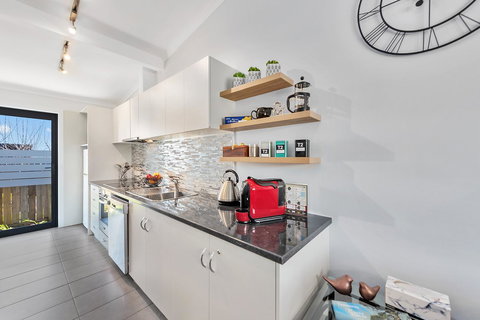 Hawley Beach Escape - Tourism Gold Coast 1