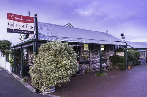 Touchwood Cottages - Tourism Gold Coast 6