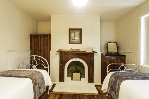 Touchwood Cottages - Tourism Gold Coast 16